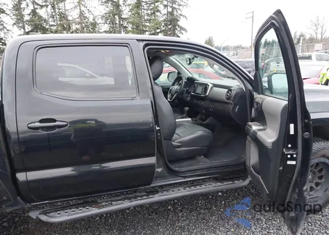 2017 Toyota Tacoma Sr5 V6 z USA, uszkodzony, nr VIN 3TMCZ5AN5HM058043